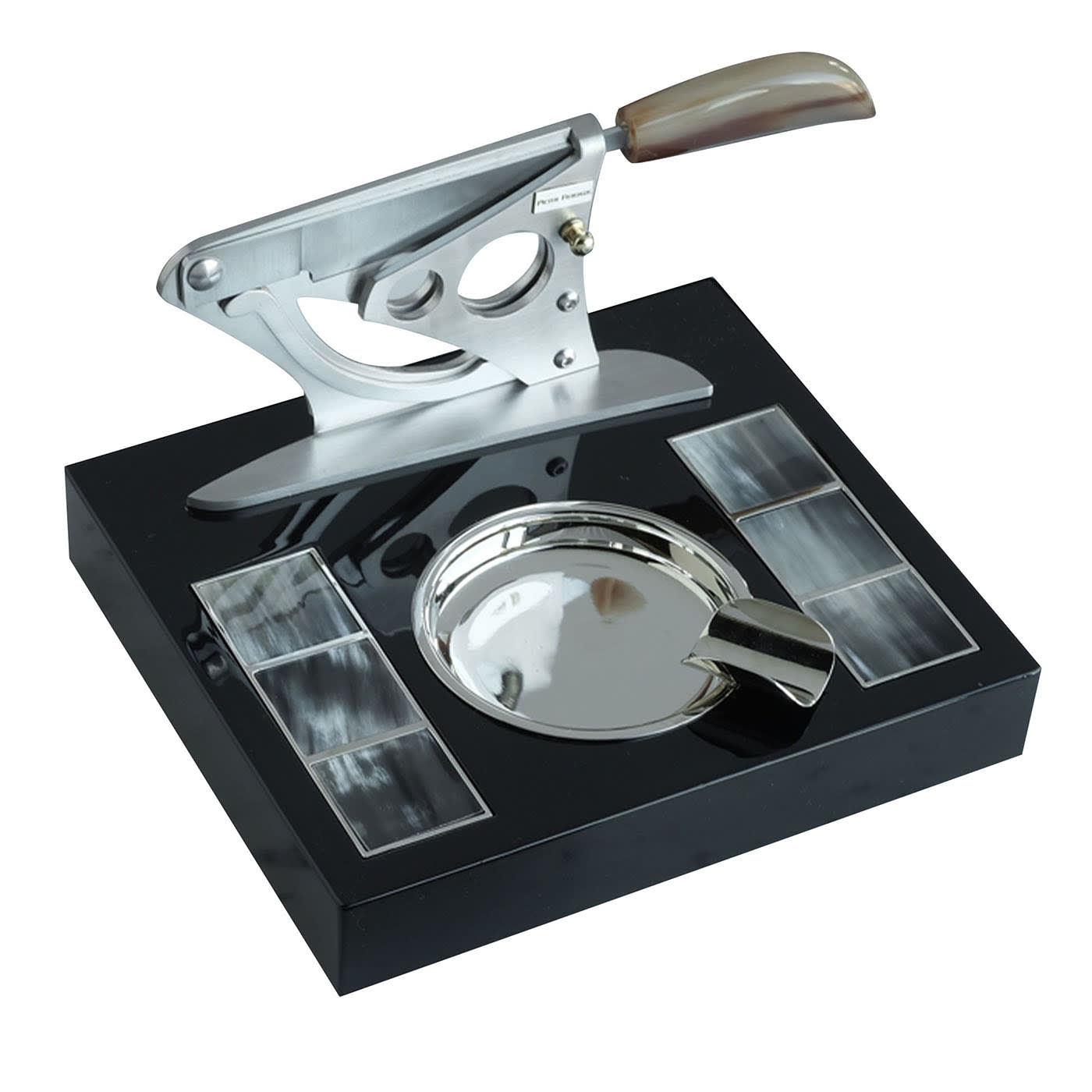 Tagliasigari e posacenere con impugnatura in corno