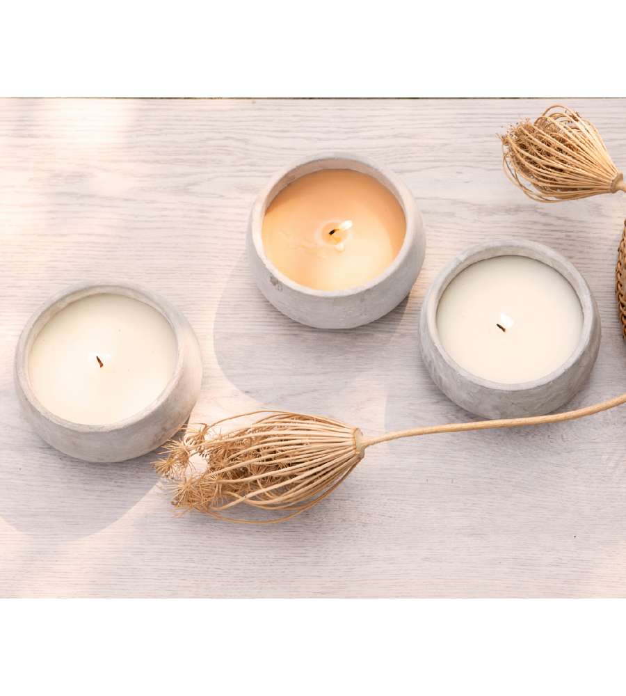 Candela alla citronella con base colorata