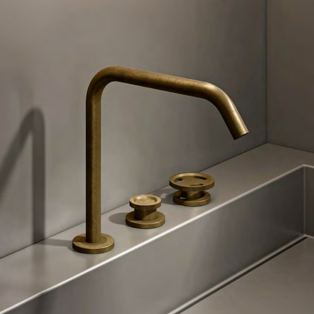 Set rubinetto lavabo 3 fori con bocca alta Tibò by Geda