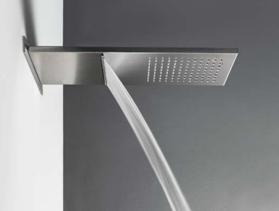 Soffione a parete in PVD con cascata Showers Treemme