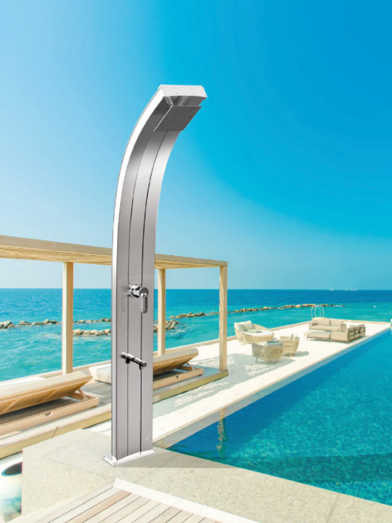 Doccia solare in alluminio con lavapiedi Dada by Arkema