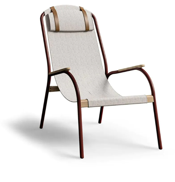 Poltrona Lulù con braccioli in legno