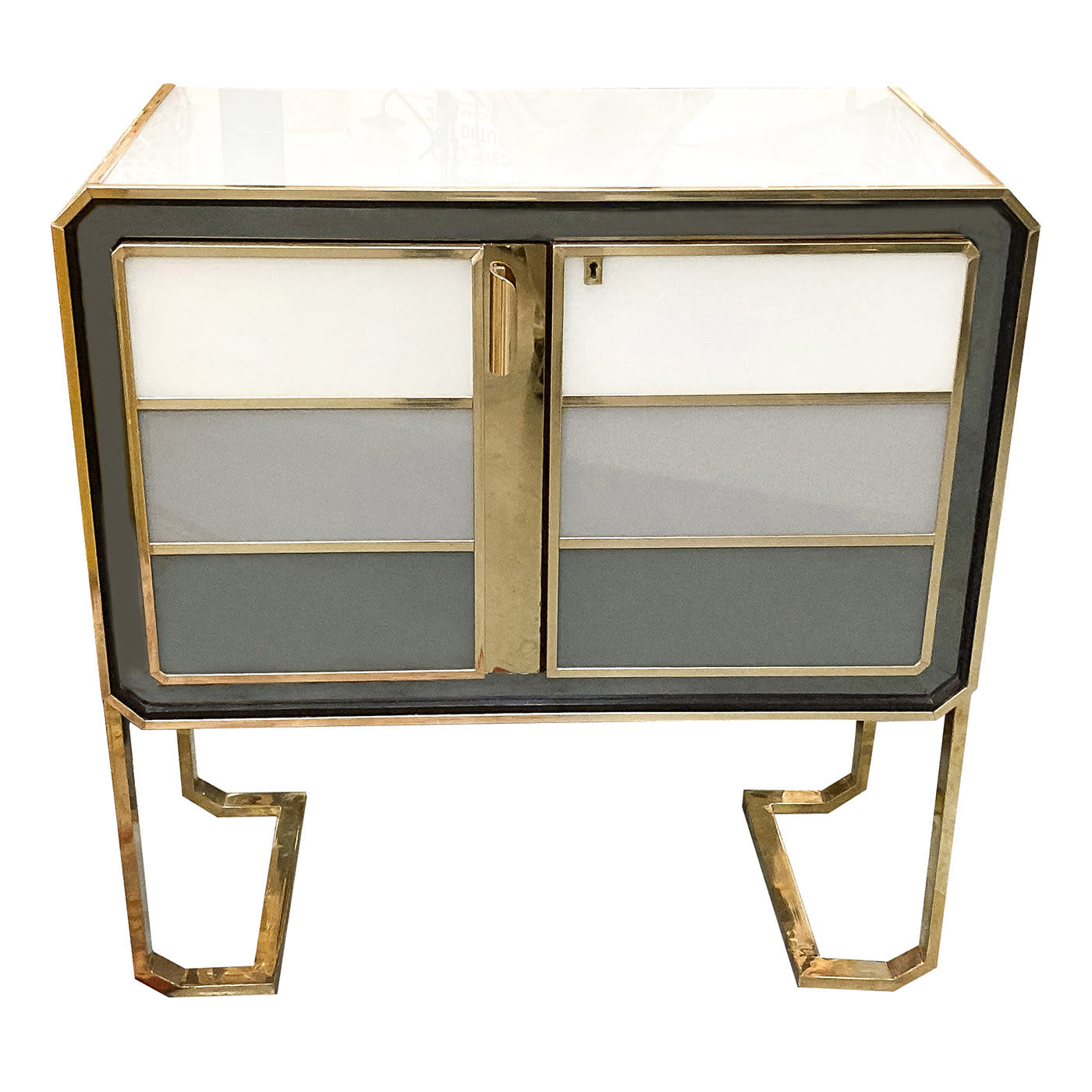 Armadio grigio e bianco