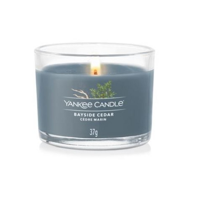YANKEE CANDLE CANDELA VOTIVA IN VETRO 37 GR. BAYSIDE CEDAR